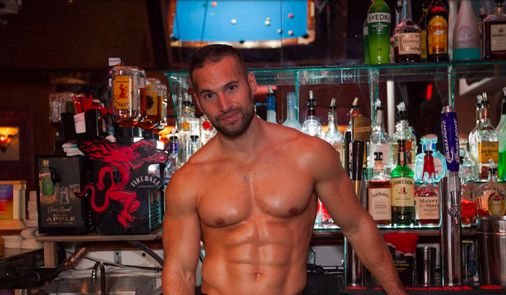 Trunks Los Angeles - Gay Bars Guide │ misterb&b.