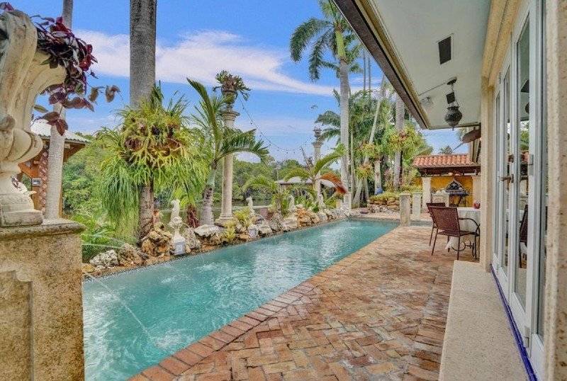 Host Story Pools & Paradise in Wilton Manors misterb&b