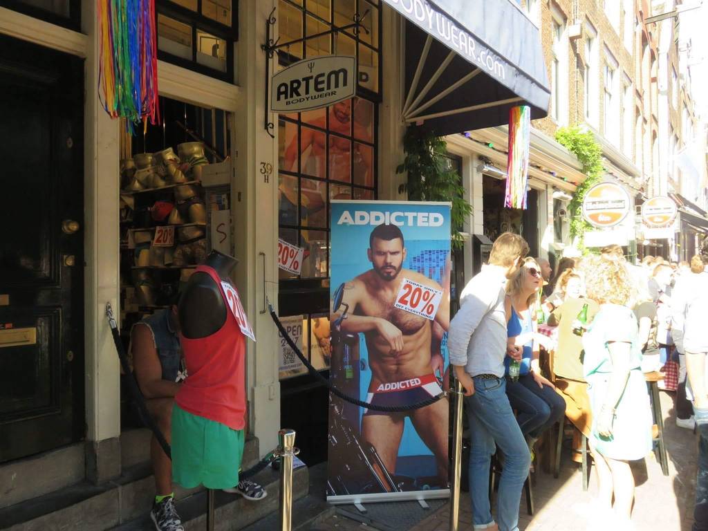 Amsterdam Gay District Guide - Reguliersdwarsstraat│misterb&b