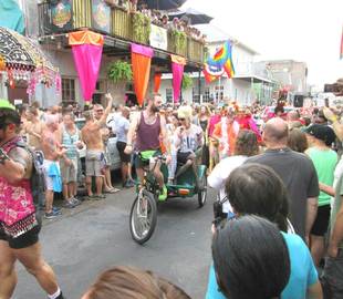 Zeit zu tanzen! Das beliebte Schwulenfestival in New Orleans, Southern Decadence 2019, ist da