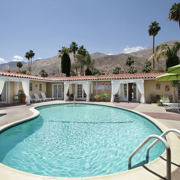 La Dolce Vita Resort is a gay clothing optional hotel in Palm Springs