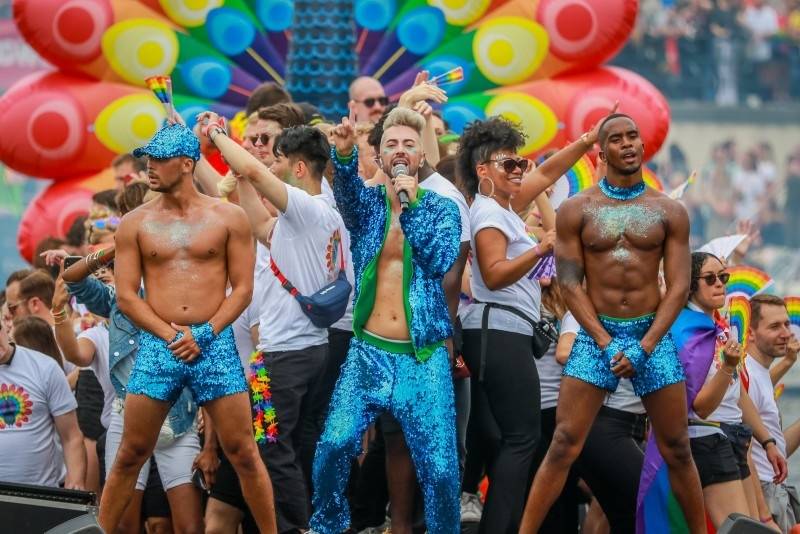 leicht verletzt zu werden Giraffe Serie amsterdam pride parade route